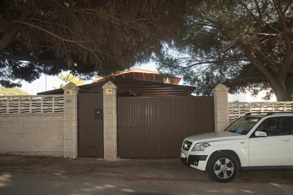 Wood House Close Beach Марбеля Екстериор снимка