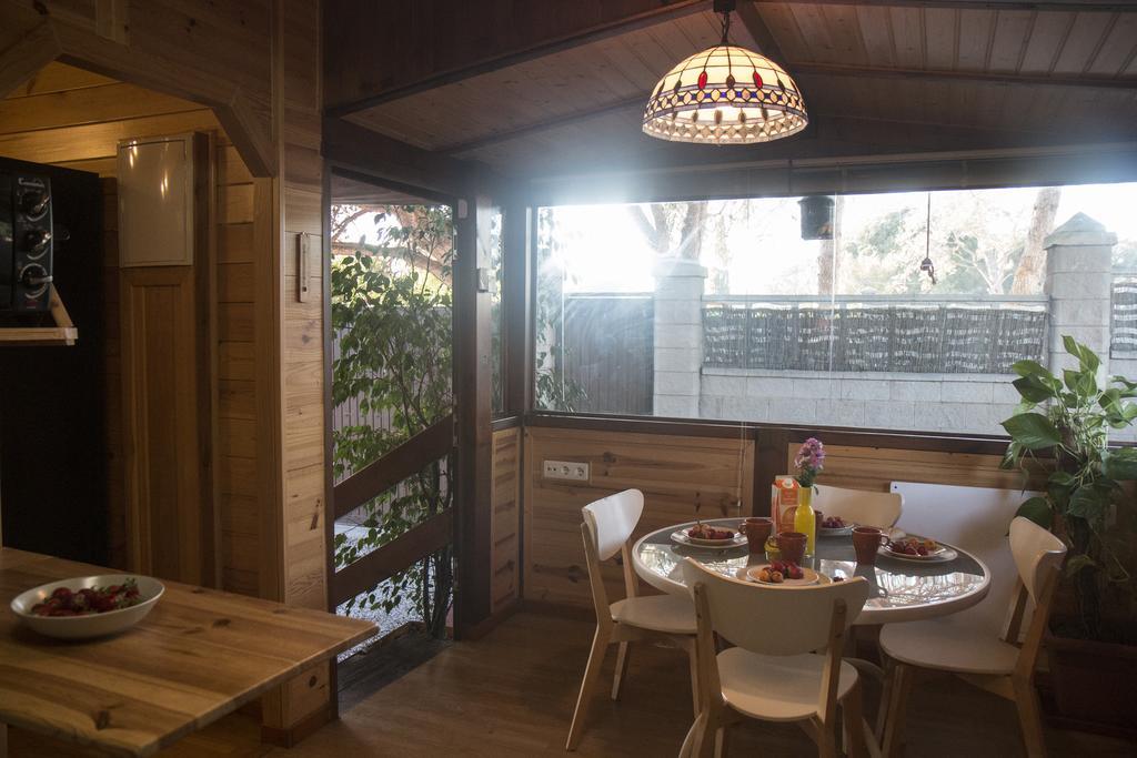 Wood House Close Beach Марбеля Екстериор снимка