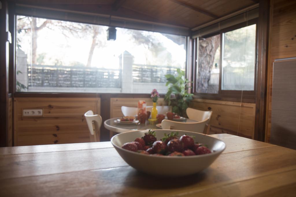 Wood House Close Beach Марбеля Екстериор снимка